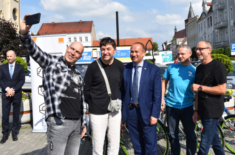 Krotoszyn. Wspólne selfie i oficjalny start miejskich rowerów [FOTO I FILM] - Zdjęcie główne