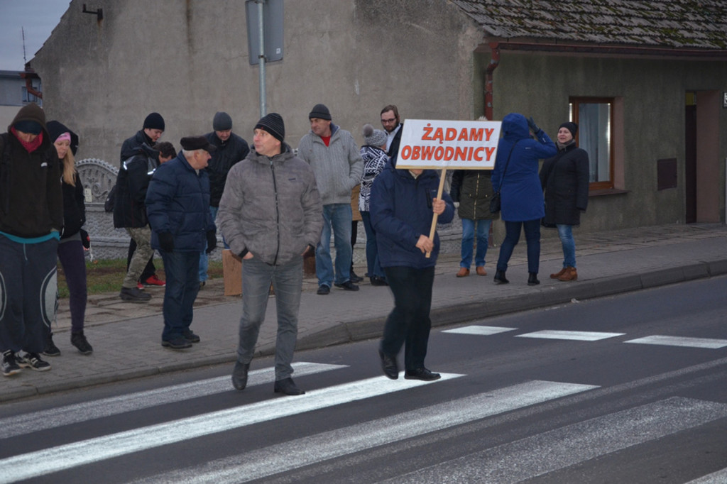 Zduny. Mieszkańcy blokowali krajówkę [FOTO] - Zdjęcie główne