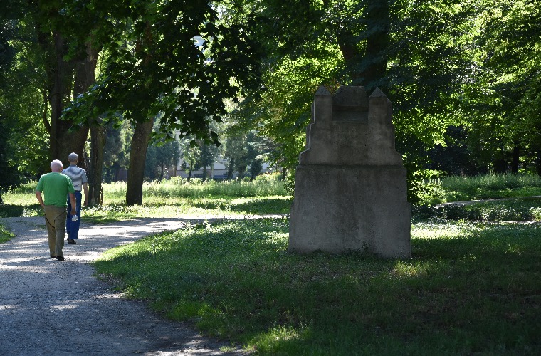 Wojewoda nakazuje zburzyć pomnik w Baszkowie - Zdjęcie główne