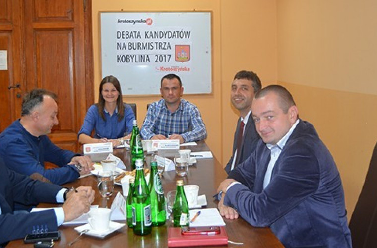 Trwa debata kandydatów na burmistrza Kobylina - Zdjęcie główne