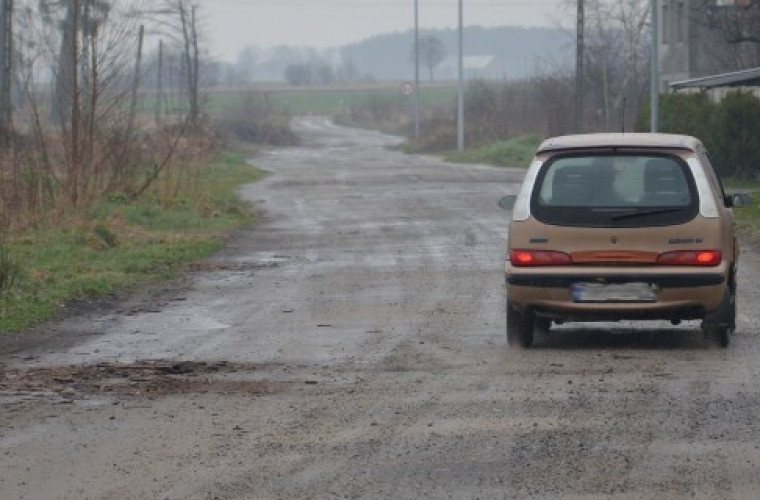 Remontują drogę Kobylin - Berdychów - Zdjęcie główne