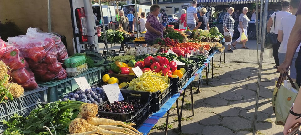 Ceny warzyw i owoców na targu w Krotoszynie