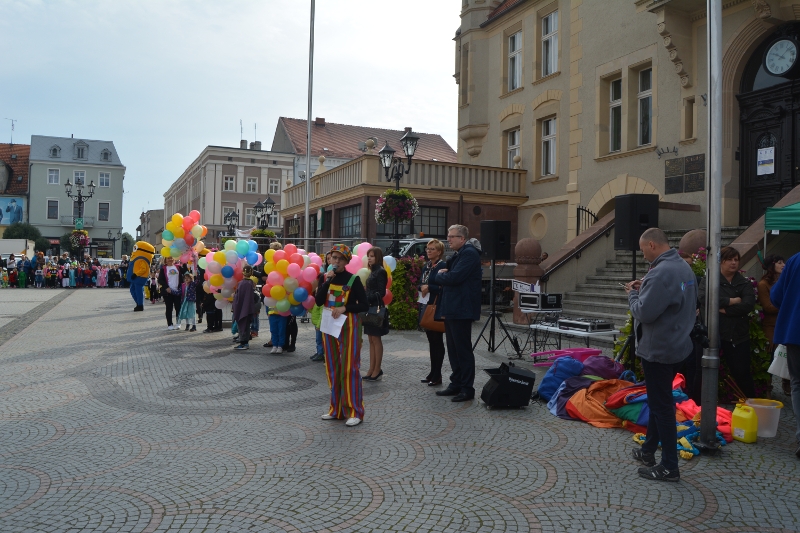 Krotoszyn. Przedszkolaki bawią się na Rynku [FOTO] - Zdjęcie główne