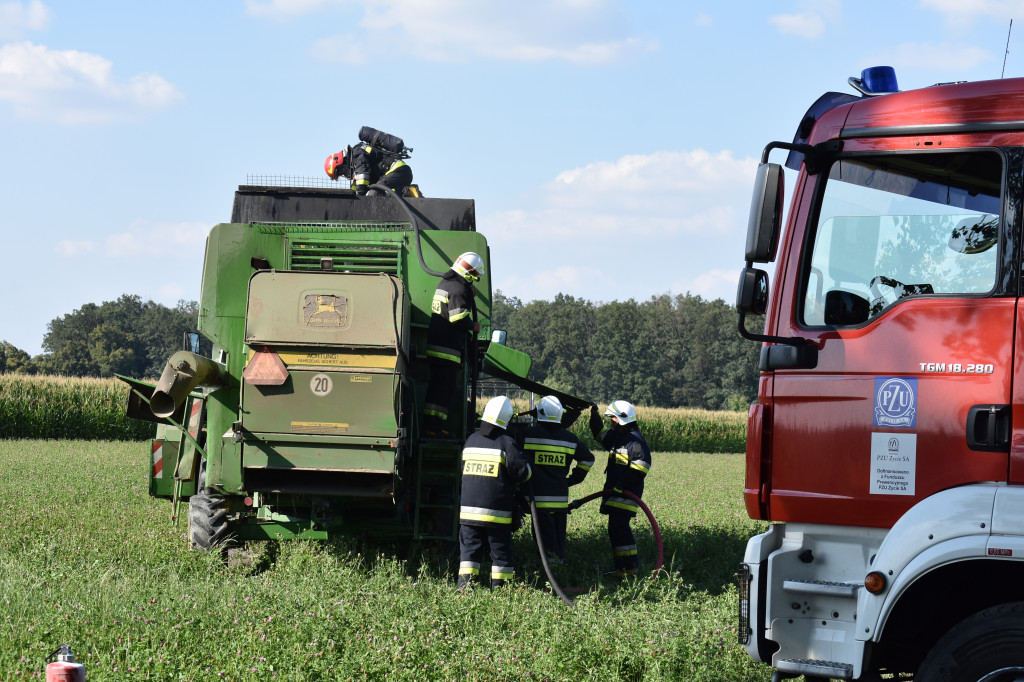 Pożar maszyny rolniczej - Zdjęcie główne