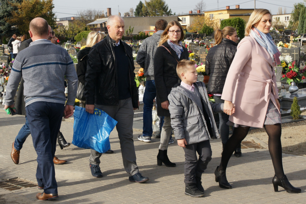 Wszystkich Świętych na cmentarzu w Krotoszynie - Zdjęcie główne