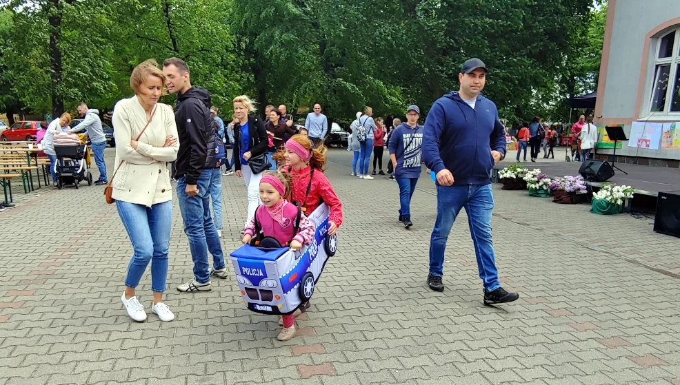 Tańce, pokaz mody i bańki mydlane. Festyn przy Szkole Podstawowej nr 3 w Krotoszynie - Zdjęcie główne