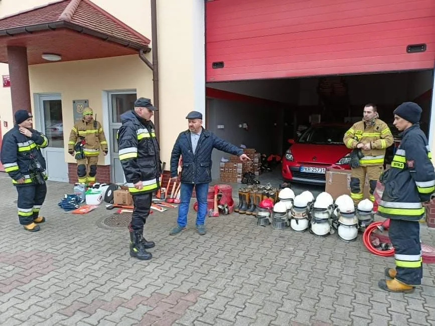 Krotoszyn. Strażacy pomagają kolegom z Ukrainy. Organizują też zbiórkę dla uchodźców [ZDJĘCIA] - Zdjęcie główne