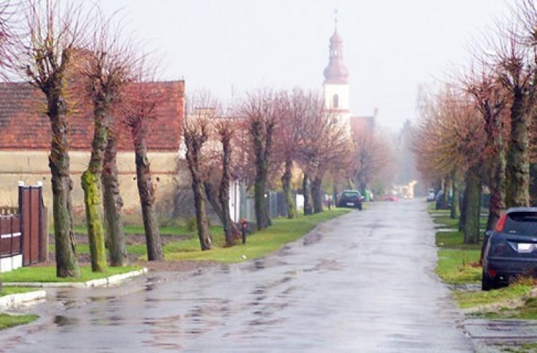 „Raz do rowu, raz do dziury" - potrzebny chodnik w Smolicach - Zdjęcie główne