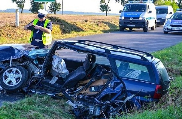 Wypadł z łuku. Uderzył w ciężarówkę. Wypadek [ZDJĘCIA] - Zdjęcie główne