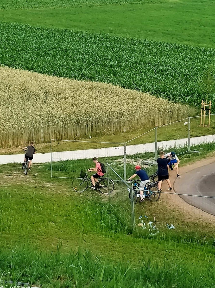 Teren na Błoniach w Krotoszynie jest niszczony i dewastowany