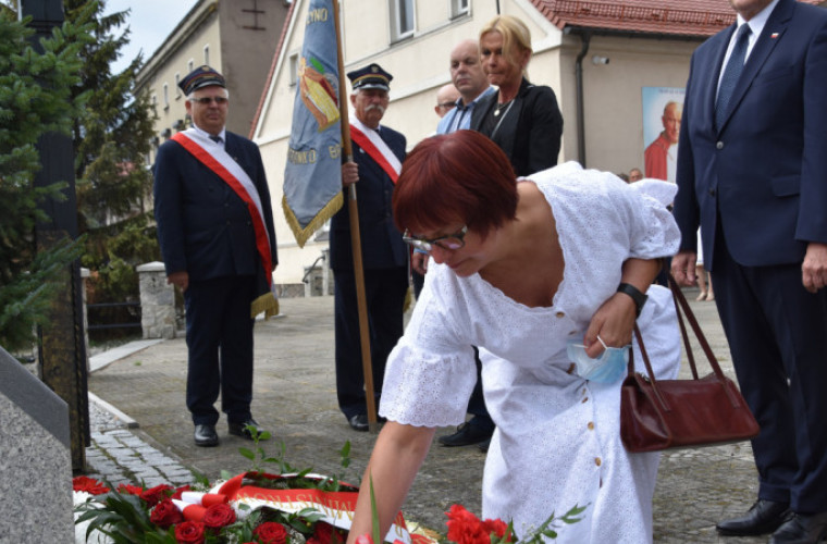 Krotoszyn. Pomnik ku czci ofiar w Smoleńsku poświęcony [FOTO] - Zdjęcie główne