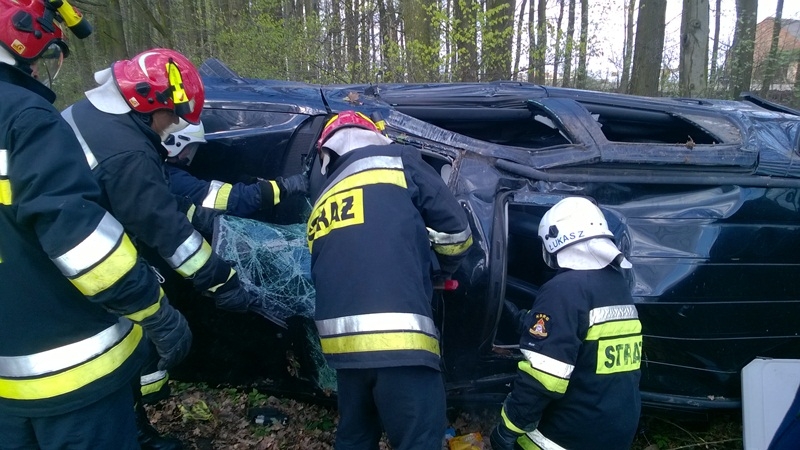 Biadki - Duszna Górka. Groźny wypadek. Dwie osoby ranne. [ZDJĘCIA] - Zdjęcie główne