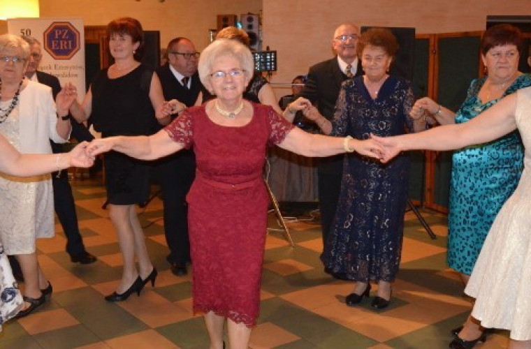 Szampańska zabawa u seniorów w Kobylinie [ZDJĘCIA] - Zdjęcie główne