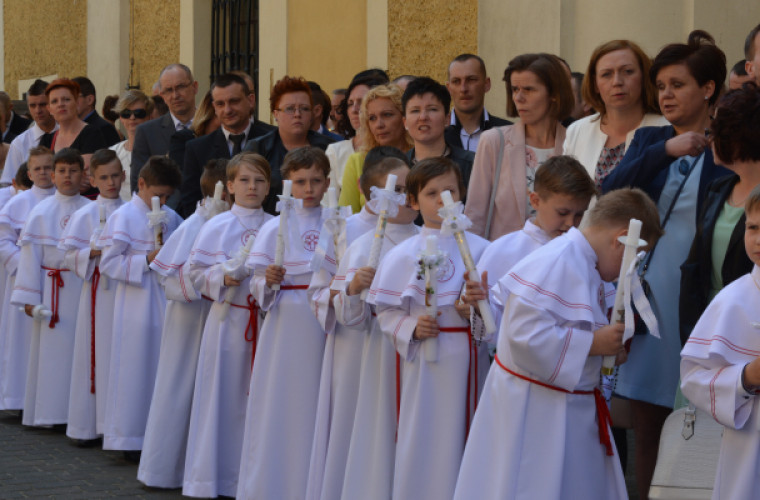 Quad? Laptop? Złote kolczyki? Jakiej wartości prezent dać na komunię? [ANKIETA] - Zdjęcie główne