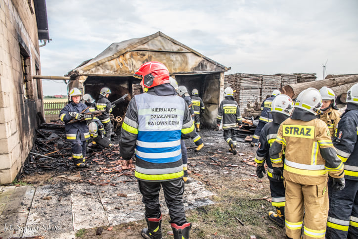 Pożar zakładu stolarskiego w Gałązkach