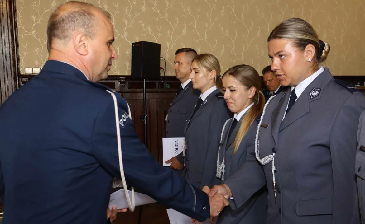 Obchody Święta Policji w Krotoszynie. Awanse i odznaczenia dla funkcjonariuszy [ZDJĘCIA] - Zdjęcie główne