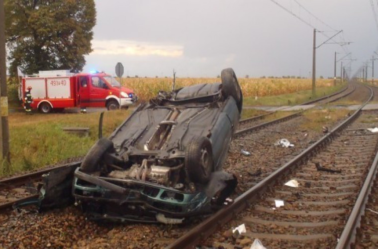 Wypadek na przejeździe kolejowym. Nie żyje 18-latek - Zdjęcie główne