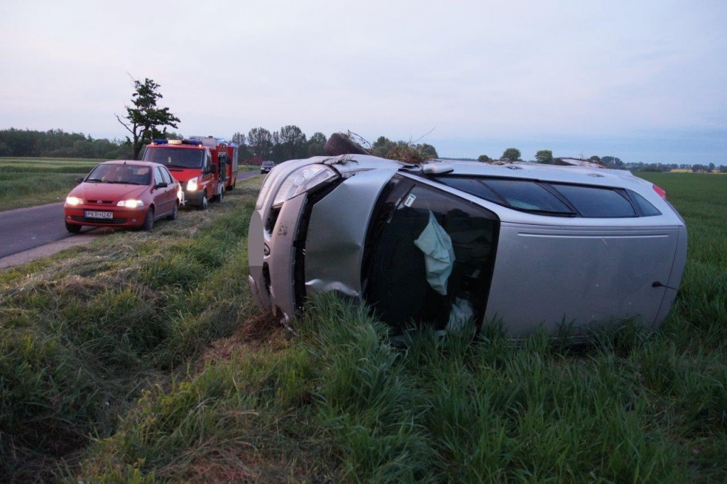 Wypadek w Skałowie. Cztery osoby trafiły do szpitala [FOTO] - Zdjęcie główne