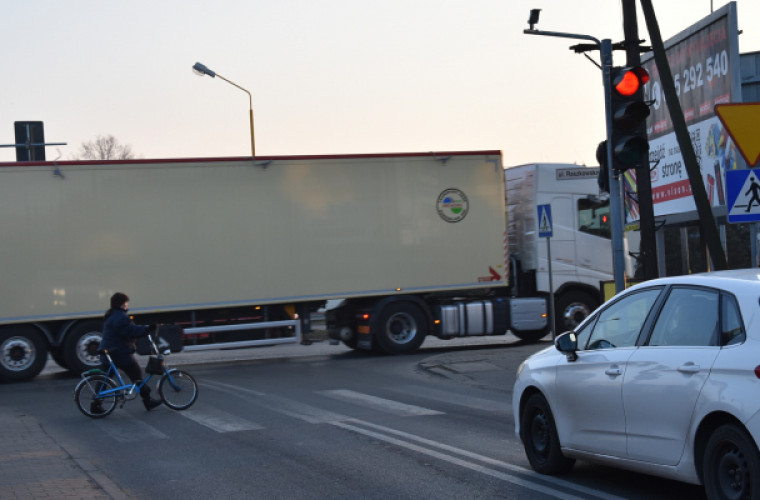 Krotoszyn. Sami kierowcy blokują przejazd przez światła? - Zdjęcie główne