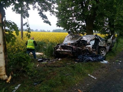 Wypadek w Orli. Kierowca Opla nie żyje [ZDJĘCIA] - Zdjęcie główne