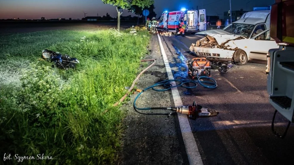 Wypadek w gm. Koźmin Wlkp. Zderzenie samochodu osobowego z motocyklem - Zdjęcie główne