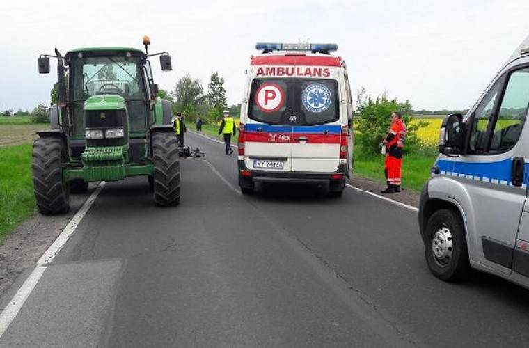 Motocyklista wjechał w ciągnik. Śmierć na miejscu - Zdjęcie główne