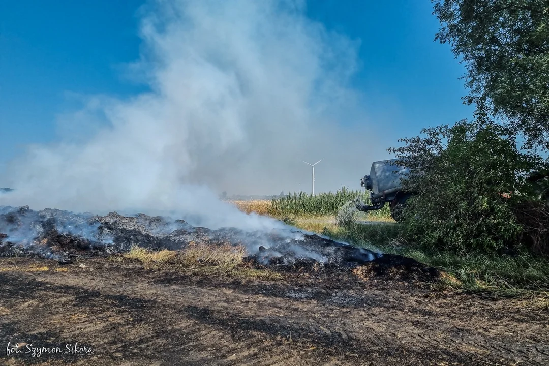 Płoną zboża i sprzęt rolniczy. Strażacy w jeden dzień gasili cztery pożary - Zdjęcie główne