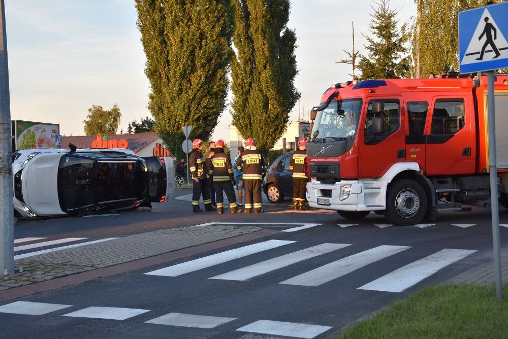 Wypadek na rondzie w Krotoszynie - Zdjęcie główne