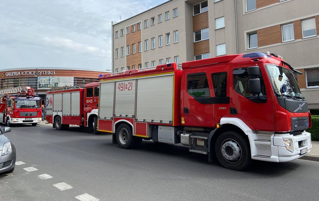  Krotoszyn. Służby otrzymały informacje o podłożonym ładunku wybuchowym w budynku przy Floriańskiej - Zdjęcie główne