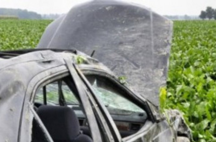 Wypadł z drogi na plantację buraków. Wezwano śmigłowiec LPR [FOTO] - Zdjęcie główne