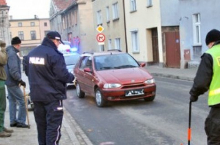 Potrącenie przy przejściu dla pieszych w Kobylinie - Zdjęcie główne