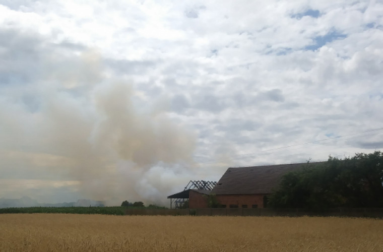 Pożar stodoły w Wyrębinie. Budynek się zawalił [FOTO] - Zdjęcie główne