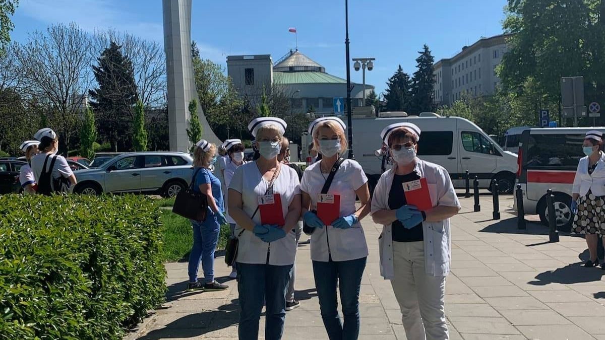 Strajk pielęgniarek i położnych. Krotoszynianki pojechały do Warszawy - Zdjęcie główne