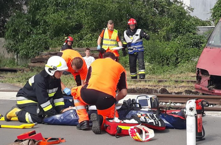 Krotoszyn.Wypadek masowy. 2 osoby nie żyją, 8 jest rannych [FOTO I FILM] - Zdjęcie główne