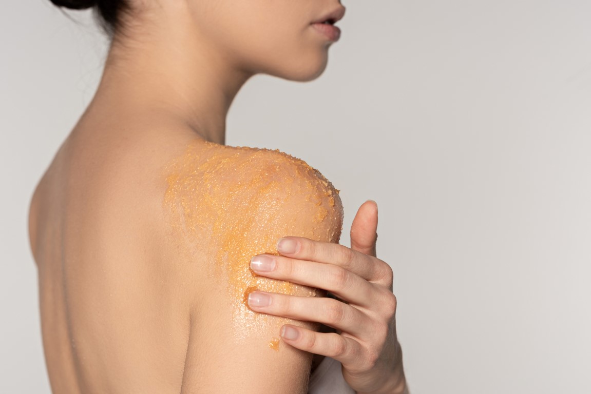 Peeling do ciała – prosty sposób na jędrną i gładką skórę - Zdjęcie główne