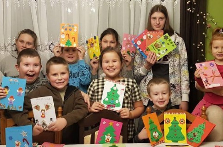 Czarny Sad. Wykonali kartki dla podopiecznych hospicjum [ZDJĘCIA] - Zdjęcie główne