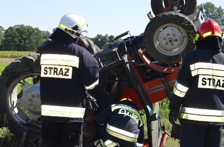 Wypadek w Wałkowie. Traktorzysta w szpitalu [AKTUALIZACJA] - Zdjęcie główne