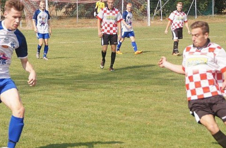 Zadyma na meczu Astry. Kibice wbiegli na murawę [FOTO & WIDEO] - Zdjęcie główne