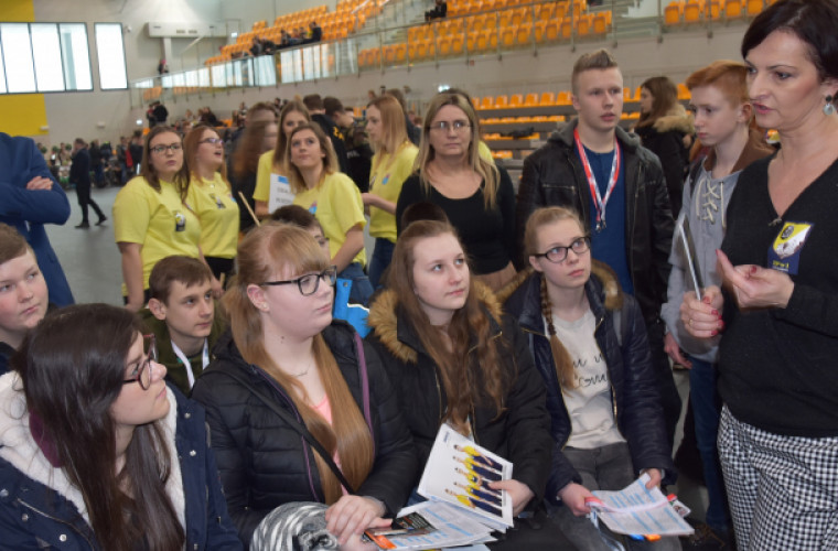 Gimnazjaliści przed trudnym wyborem szkoły średniej [ZDJĘCIA] - Zdjęcie główne