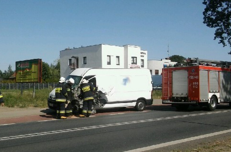 Krotoszyn. Wypadek pod Dino. Bus uderzył w ciężarówkę [ZDJĘCIA] - Zdjęcie główne