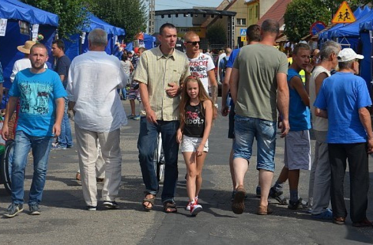 Zduny. Zamknięto ruch na Łacnowej. Na ulicy zbiera się tłum - Zdjęcie główne