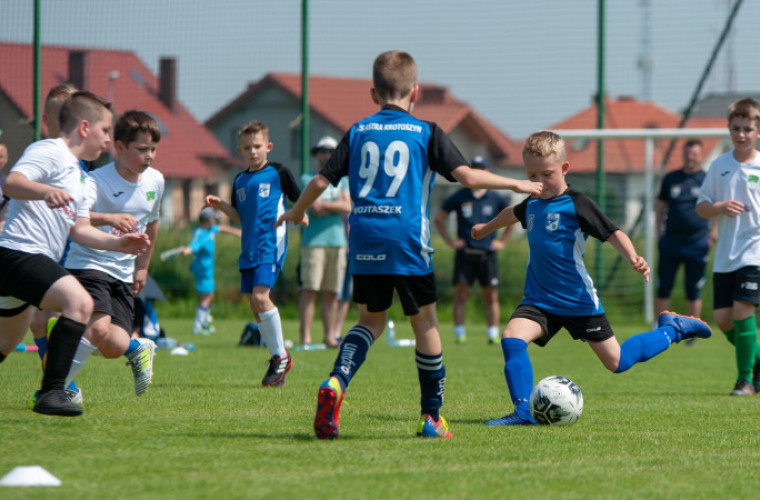 Młodzi piłkarze rywalizowali w Koźminie Wlkp. [FOTO] - Zdjęcie główne