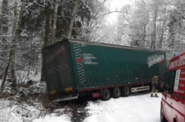 Zduny-Baszków: Zderzenie dwóch ciężarówek - Zdjęcie główne