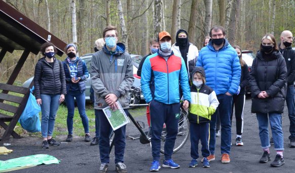 Powiat krotoszyński. Kibice i mieszkańcy posprzątali las - Zdjęcie główne