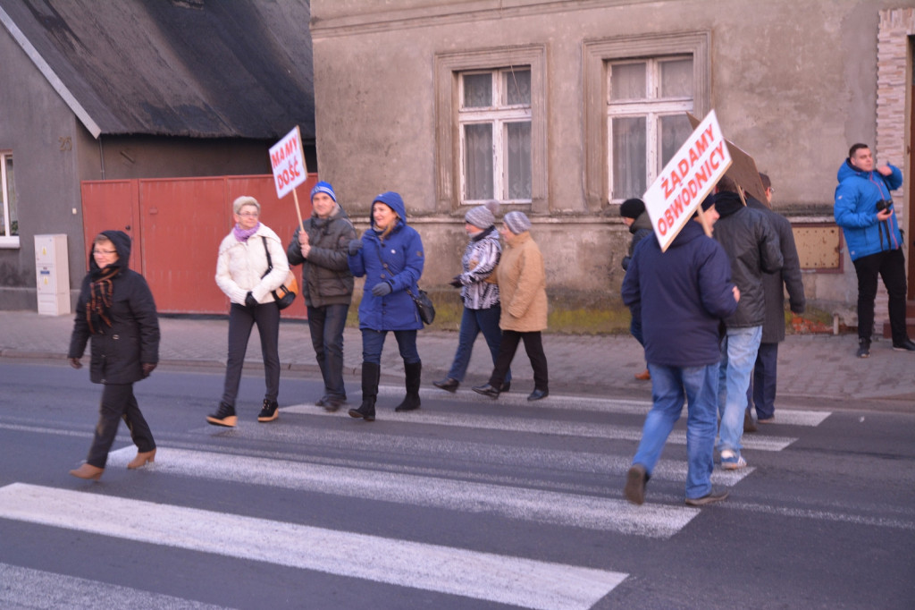 Zduny. Blokowali krajówkę. Domagają się obwodnicy. [FOTO] - Zdjęcie główne