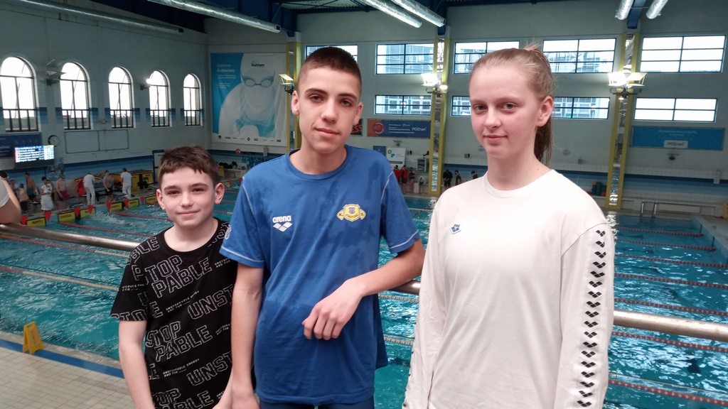 Młodzi pływacy z Krotoszyna na zawodach w Poznaniu - Zdjęcie główne