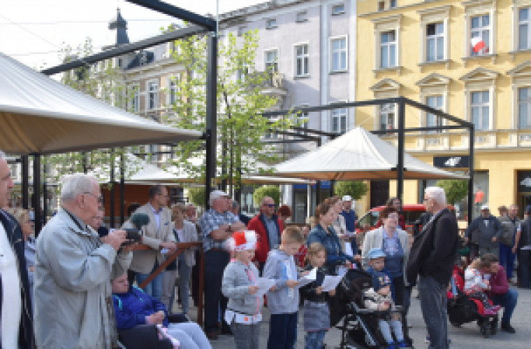 Święto Flagi na krotoszyńskim rynku [ZDJĘCIA I FILM] - Zdjęcie główne