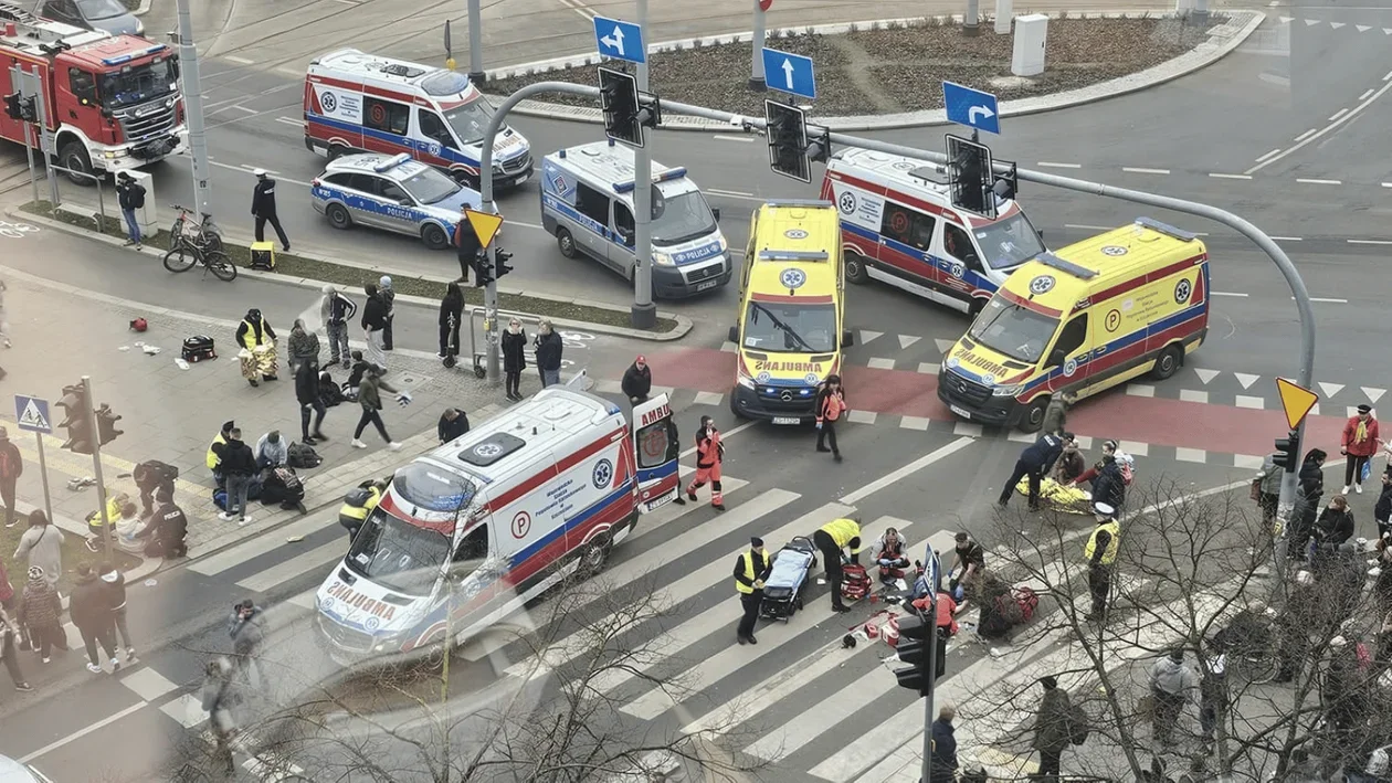 Szczecin: tragiczny wypadek w centrum miasta. Wiele rannych, trwa akcja służb - Zdjęcie główne