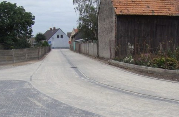 Sulmierzyce. Po bruku i suchą nogą na cmentarz - Zdjęcie główne