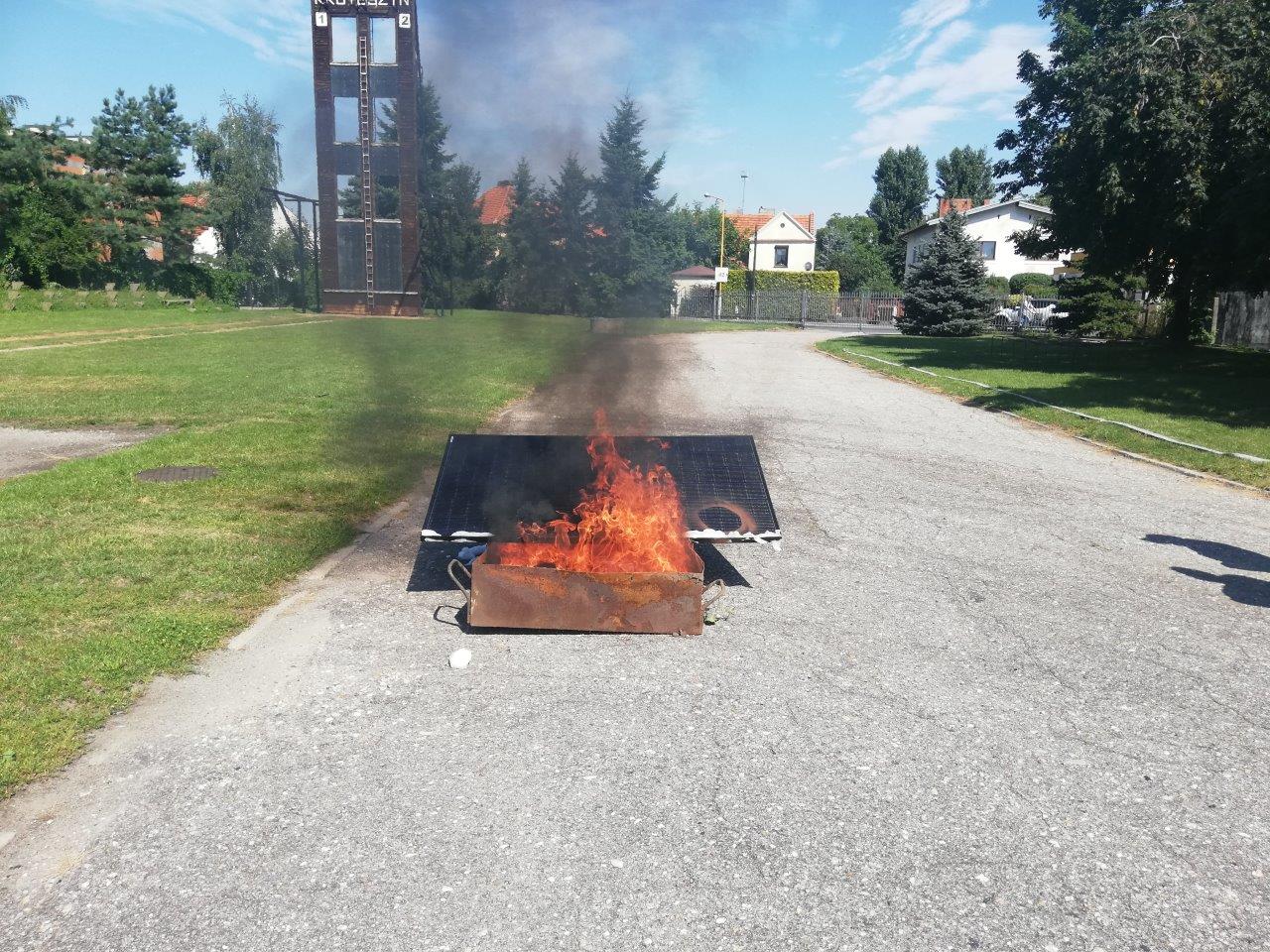 Krotoszyn. Pożar instalacji fotowoltaicznej [ZDJĘCIA] - Zdjęcie główne